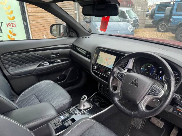 2020 Mitsubishi Outlander 2.4h TwinMotor 13.8kWh Exceed Safety SUV 5dr Petrol Plug-in Hybrid CVT 4WD Euro 6 (s/s) (224 ps)